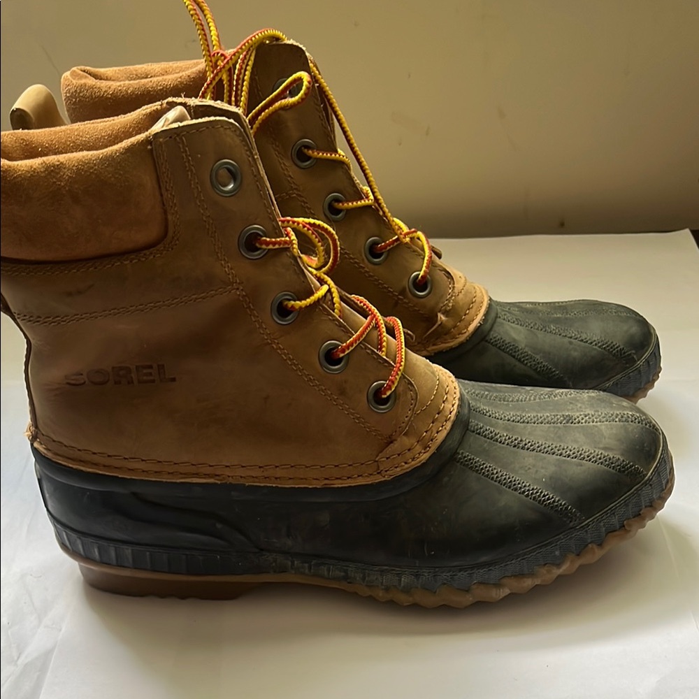 Sorel Tan and Black Rain & Snow Boots Waterproof Design